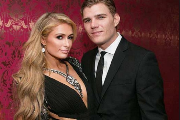 Ini Cerita Paris Hilton Soal Pertunangannya dengan Chris Zylka