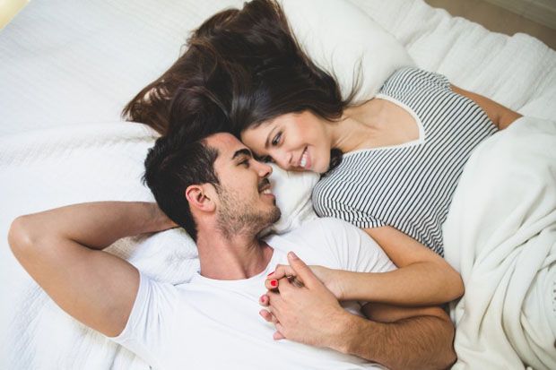 4 Posisi Tidur yang Bikin Kehidupan Seks Jadi Lebih Baik