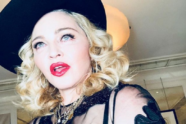 Facial Garpu Jadi Rahasia Awet Muda Madonna