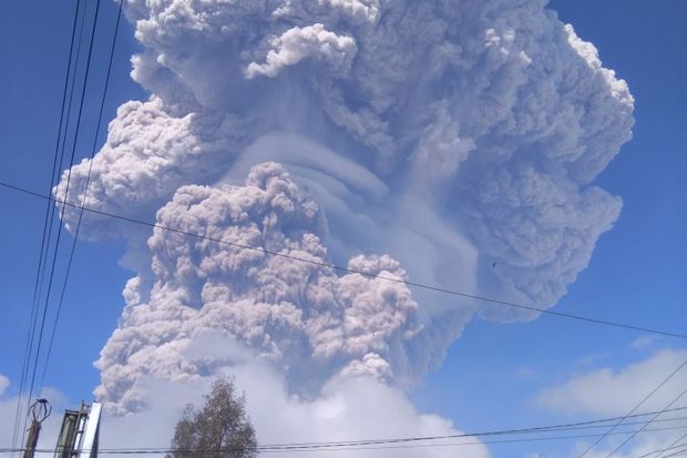 Gunung Sinabung Meletus Lagi, Hujan Abu Guyur Tiga Kecamatan