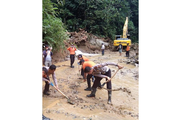 Jalan Kerinci-Tapan Longsor, Satu Alat Berat Diturunkan