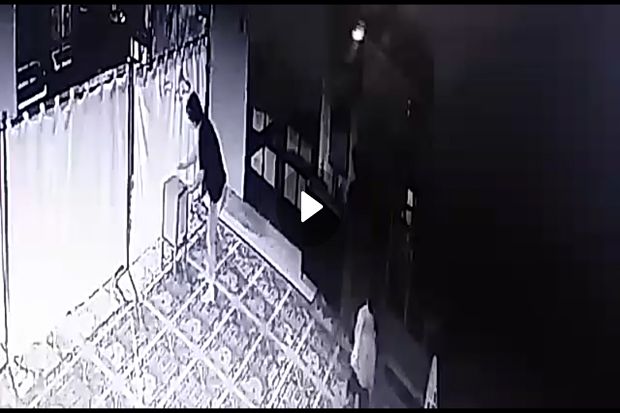 Aksi Pencurian Kotak Amal Masjid di Serang Terekam CCTV