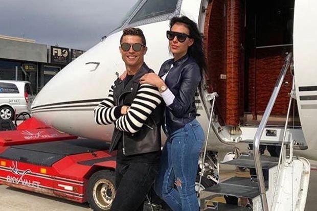 Diistirahatkan Zidane, Ronaldo Nikmati Jet Pribadi Bersama Kekasih