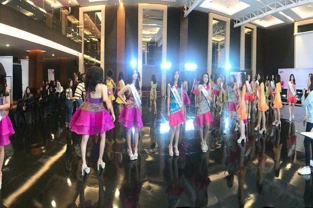 Finalis Miss Indonesia 2018 Kenakan Busana Rancangan Ivan Gunawan