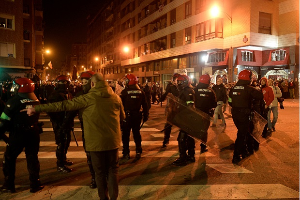 Polisi Tewas dalam Bentrokan Penggemar Bilbao vs Spartak Moscow