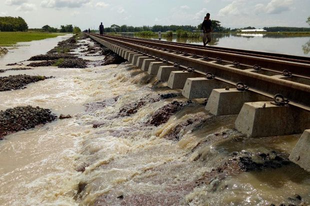 PT KAI Daop 2 Bandung Pastikan Banjir Cirebon Tak Ganggu Perjalanan KA