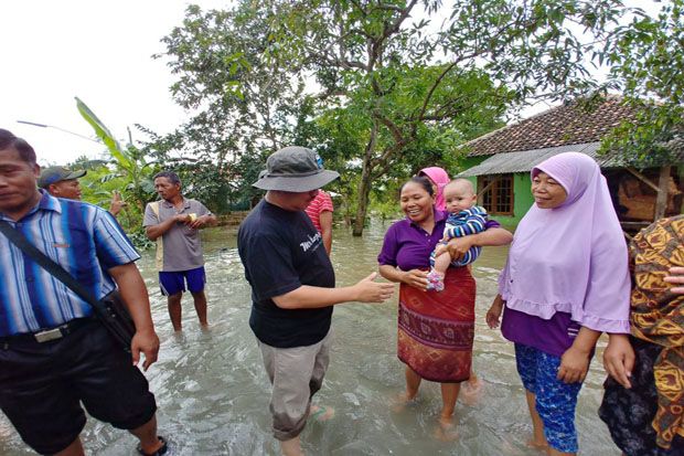 Sudirman Said Kunjungi Lokasi Banjir di Losari