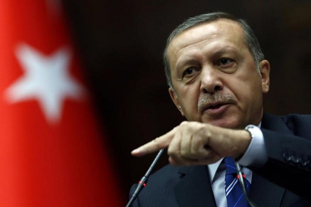 Erdogan Cium Gadis Cilik: Jika Dia Mati Syahid, Berikan Bendera