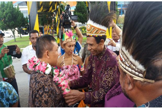 Plt Gubernur Soedarmo Disambut Secara Adat di Tanah Papua