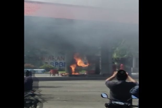 Gara-gara Pembeli BBM Merokok, SPBU di Jombang Terbakar
