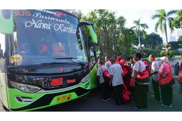 68 Orang Gila di Surabaya Dipulangkan ke Kampung Halaman