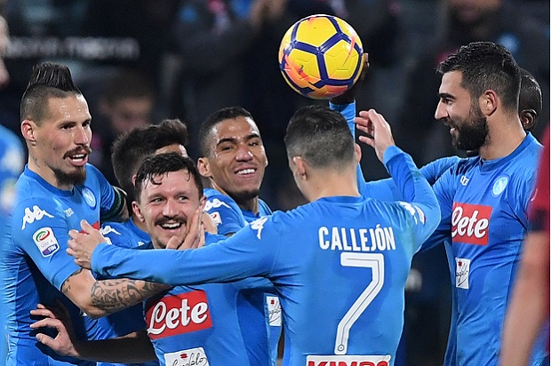 Gebuk Cagliari, Napoli Menjauh dari Juventus