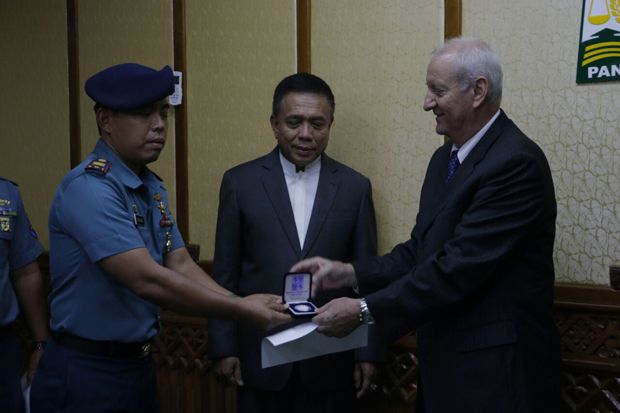 Jaga Konservasi Aceh, Dubes Cheko Beri Penghargaan Prajurit Lanal Simeulue