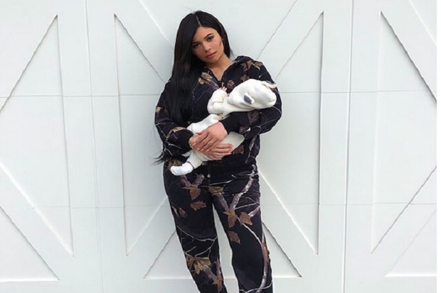 Kylie Jenner Rayakan 1 Bulan Kelahiran Anak