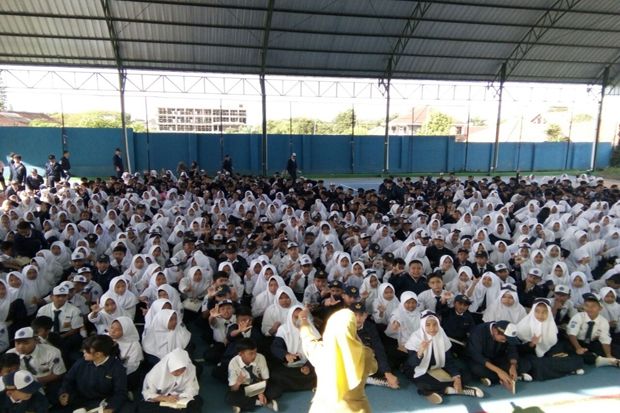 Gugatan Ahli Waris Ditolak, 1.300 Siswa SMPN 3 Lembang Sujud Syukur