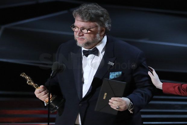 Guillermo del Toro Dinobatkan sebagai Sutradara Terbaik Oscar