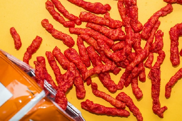Makanan Ringan Flamin Hot Cheetos Diangkat Jadi Film Biopic