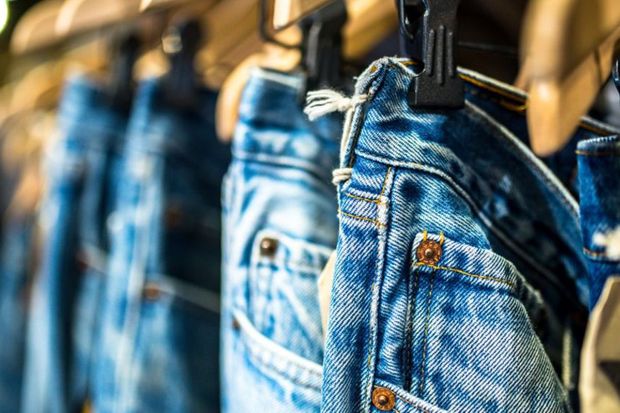 Balas Tarif Baja AS, UE Pertimbangkan Terapkan Pajak Impor Jeans