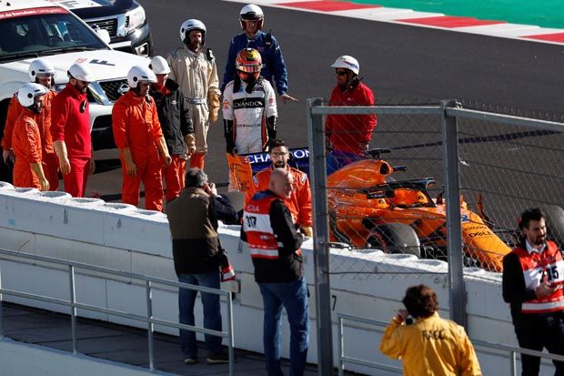 Mobil McLaren Bermasalah di Circuit de Catalunya