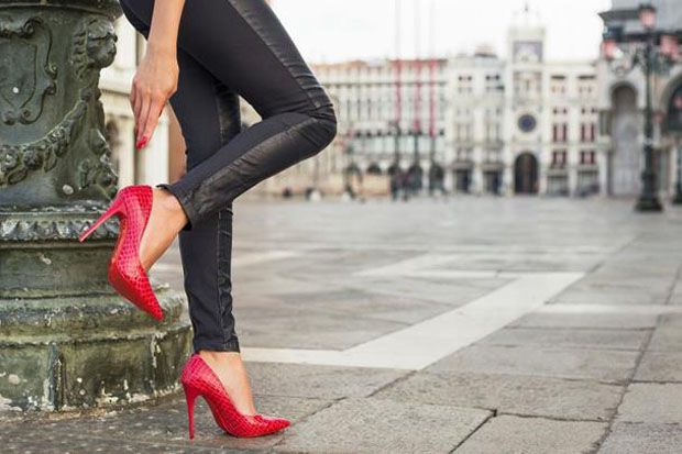 7 Cara Membuat Sepatu High Heels Tetap Nyaman di Kaki