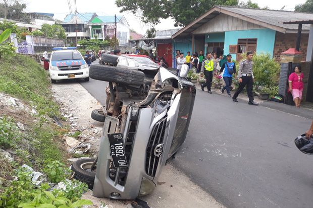 Usai Jemput Anak Sekolah, Mobil Pegawai Dinkes Tanjungpinang Tabrak Pemotor