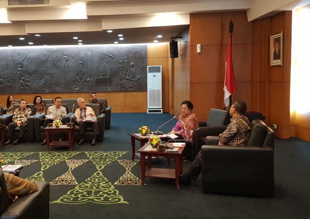Sekjen PDIP Ungkap Kompetisi Megawati dengan Try Sutrisno