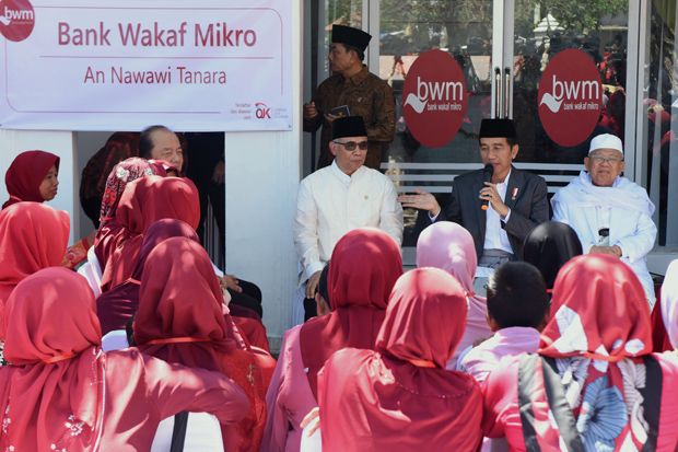 Jokowi: Bank Wakaf Mikro...