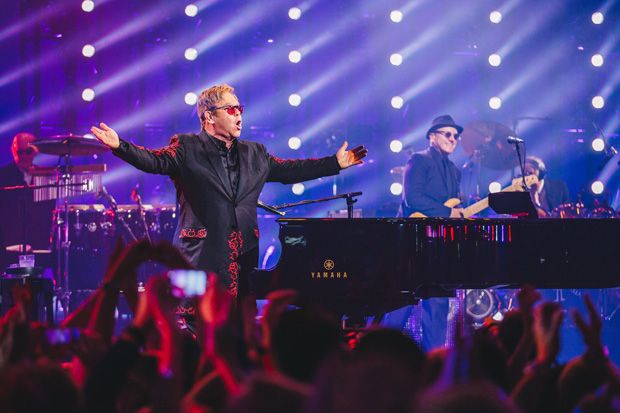 Elton John dan Keputusannya Berhenti Tur Konser Dunia