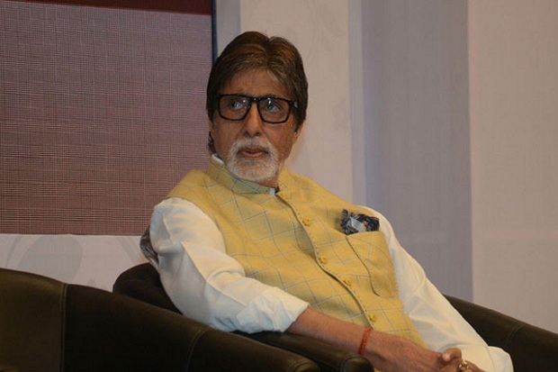 Syuting Film, Amitabh Bachchan Diawasi Tim Medis