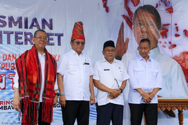 Menkominfo Resmikan Akses Internet di Sumbawa