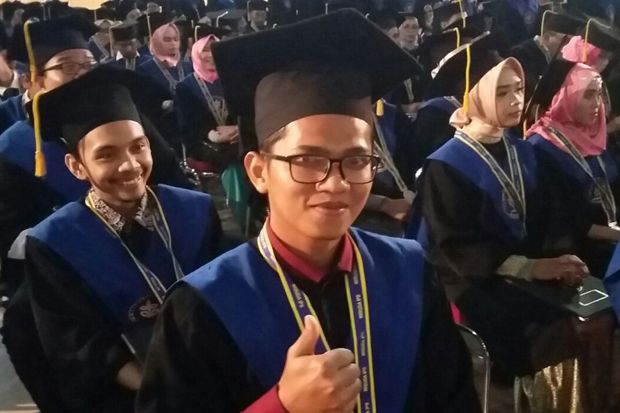 Ikhsan Suhendro, Marbot Masjid Jadi Lulusan Terbaik Wisudawan IPB