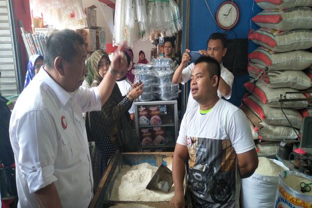 Kunjungi Pasar Antri, Demiz Soroti Sampah