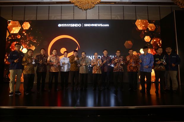 Belasan Kepala Daerah Raih Indonesia Visionary Leader KORAN SINDO