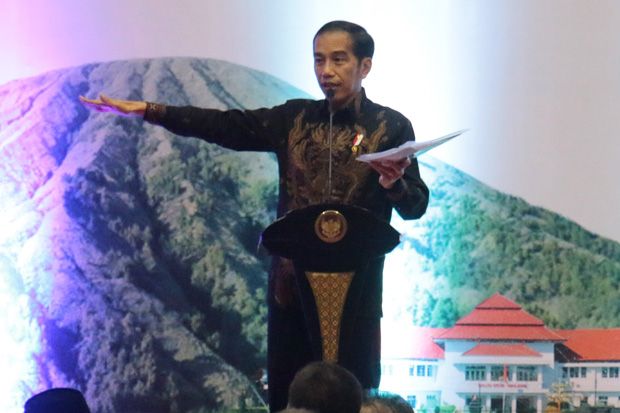 Bagi-bagi Sertifikat Tanah, Jokowi Pesan untuk Jaga Persatuan
