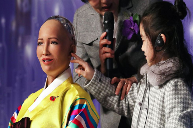 Robot Sophia Pastikan Teknologi AI dan Manusia Saling Butuh
