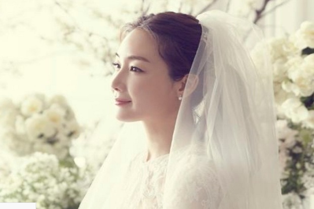 Foto-foto Cantik Choi Ji Woo di Momen Pernikahan