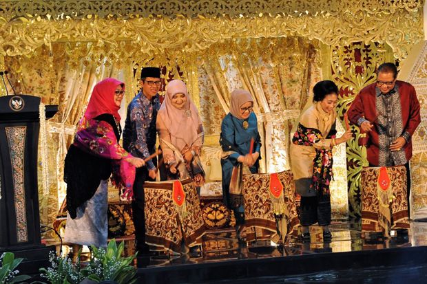 Ibu Mufidah Jusuf Kalla Buka Smesco Minang Festival