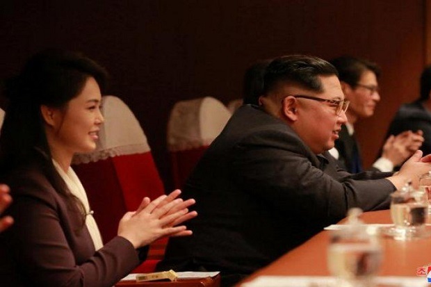 Kim Jong-Un dan Istri Menonton Konser K-pop di Pyongyang