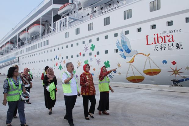 Bawa 600 Wisman, Kapal Pesiar Cruise Bersandar di Kuala Tanjung