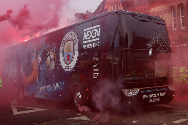 UEFA Resmi Dakwa Liverpool atas Aksi Pelemparan Bus Man City