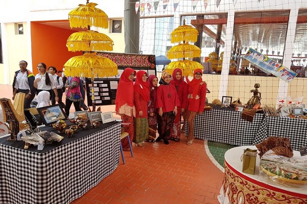 Indonesian Promosikan Batik di Festival International Day Qatar