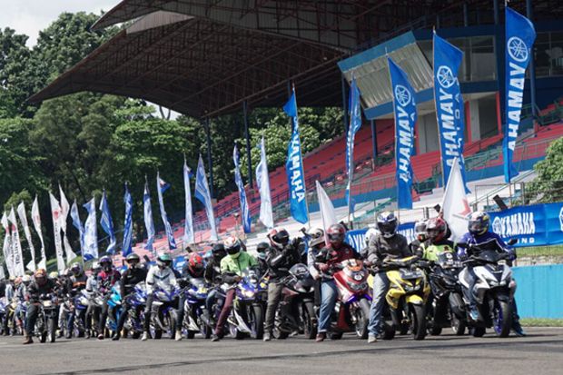 Ribuan Komunitas Motor Yamaha Victory Lap di Sentul