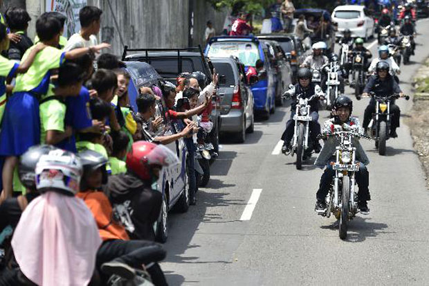 Hobi Unik Pemimpin Dunia, Jokowi Tunggangi Chopperland