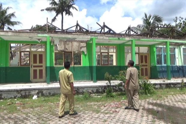 Atap Sekolah Ambruk, Siswa SDN 3 Cihirup Belajar di Musala