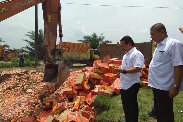 Kemendag Musnahkan Ribuan Kardus Buah Ilegal Asal China