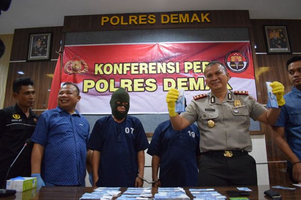 Polisi Bongkar Sindikat Pengedar Uang Palsu Jakarta-Demak
