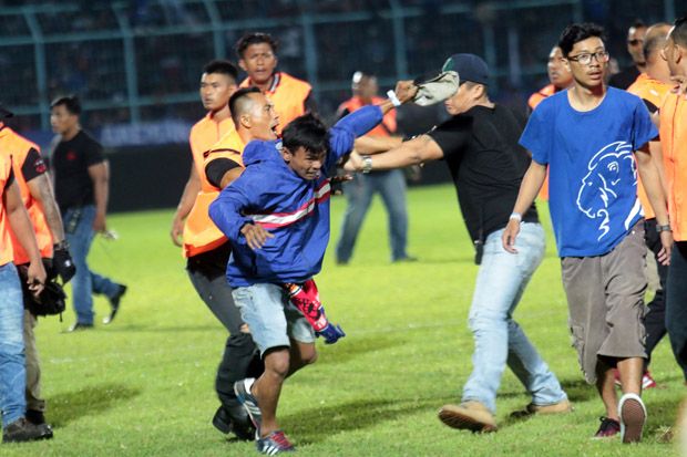 Kata Panpel Arema FC Soal Insiden Penonton Terobos Lapangan