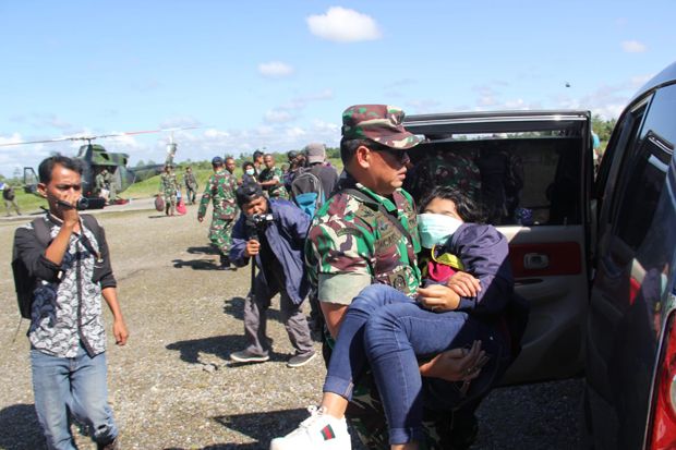 Pasukan TNI AD Berhasil Evakuasi Guru Korban Perkosaan OPM