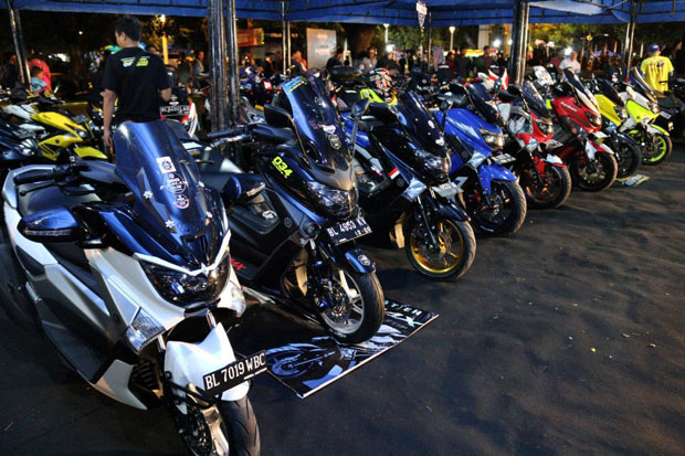 Iwan Fals Hibur Pemilik Motor Yamaha di Sulawesi Selatan