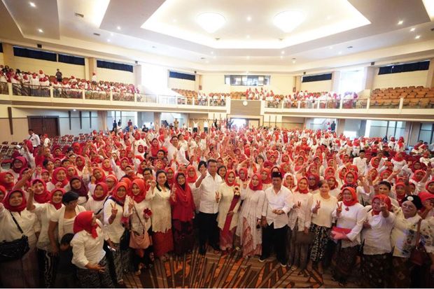 Hari Kartini, Ribuan Wanita Deklarasi Dukung Hasanah